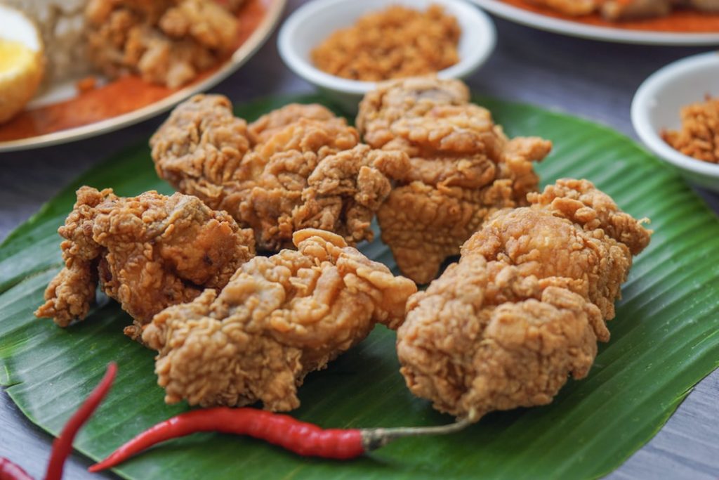 Fried chicken on a green plate. 