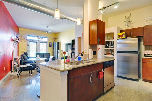 201 W Lancaster Avenue kitchen and living room